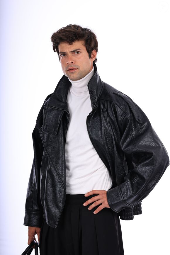 Conhecido por seus papéis em novelas, Victor Sparapane agora aposta no universo fashion ao interpretar Giovani, CEO visionário da grife Icônica na nova produção do Globoplay