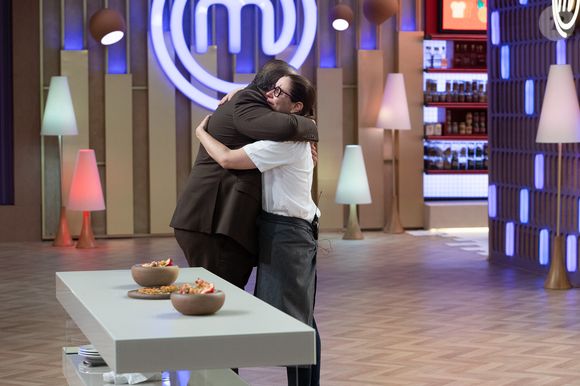 Erick Jacquin consola Marina Queiroz durante avaliação que gerou grande repercussão nas redes