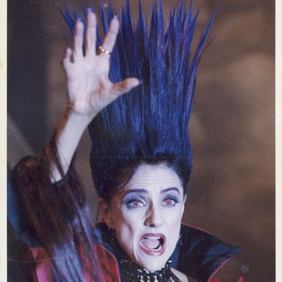 Nos bastidores, Marieta se divertia: ‘Sou ventríloqua, falo quatro tonterias por terminal’