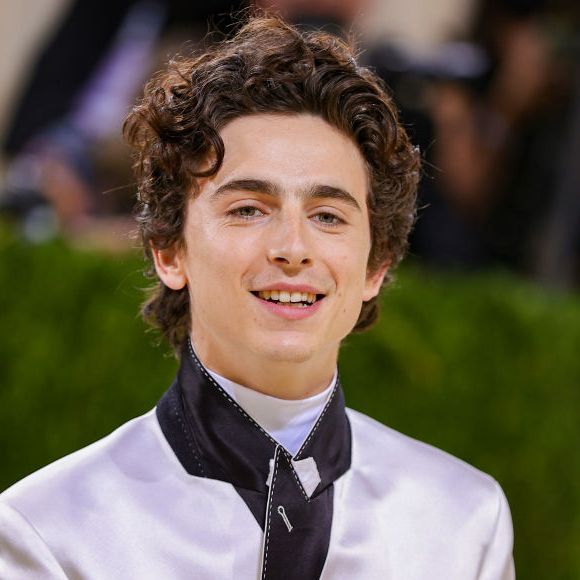 Na adolescência, ainda durante o ensino médio, Timothée Chalamet estudante criou um alter ego curioso para um trabalho escolar: “Lil Timmy Tim”.