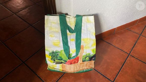 Eu não sabia, mas se reaproveitarmos uma bolsa Mercado quebrada podemos fazer esse organizador prático para o porta-malas do carro