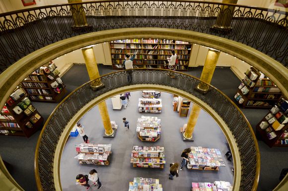 Lugar em que funciona hoje a Livraria El Ateneo Grand Splendid, em Buenos Aires/Argentina, já foi um teatro.
