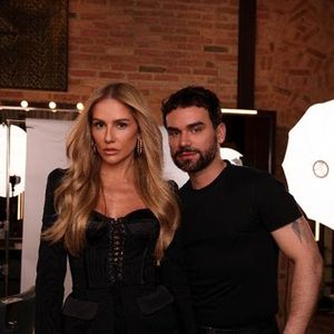 A atriz Deborah Secco também está no time das novas loiras