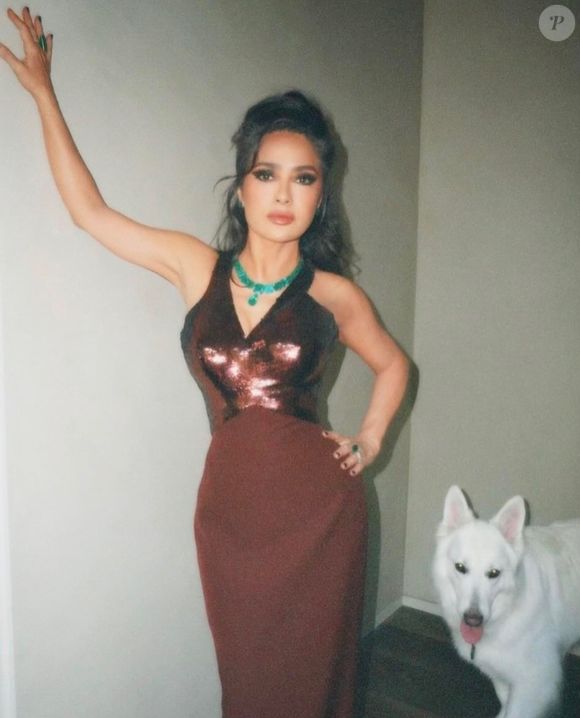 Salma Hayek, estrela de 'Frida', chegou aos 59 anos com um corpo para ninguém colocar defeito
