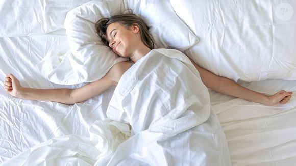 Passamos um terço da vida dormindo e, para além de ser muito agradável a sensação de lençóis limpos, a frequência com que os trocamos afeta diretamente nossa saúde