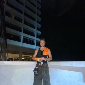 Sem o menisco, que foi retirado em uma cirurgia, Felipe Poeta segue em recuperação e abriu o jogo sobre seu estado de saúde