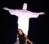 Dua Lipa conhece o Cristo Redentor, no Rio de Janeiro