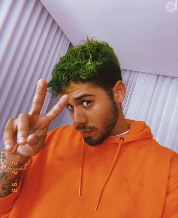 Como o 'Coringa' de sua fantasia anterior, Zé Felipe chegou a pintar o cabelo de verde