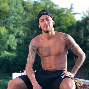 Corpo de Neymar também mudou com o tempo, com músculos ainda mais aparentes