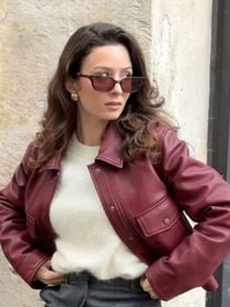 Estes tênis New Balance 'licor de cereja' são meu novo vício: derrubam qualquer sapato desconfortável num encontro romântico ou num dia de chuva