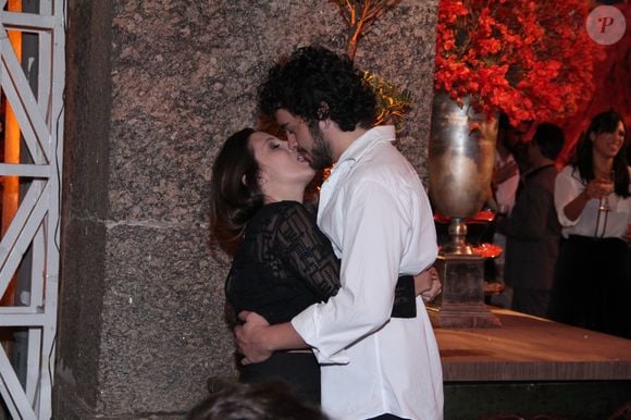 Luana Martau é casada há cerca de 21 anos com o produtor musical Ricco Viana. Os dois mantêm uma relação longe dos holofotes e costumam compartilhar poucas fotos ou declarações de amor nas redes sociais. Apesar da discrição, o relacionamento atravessa mais de duas décadas.
