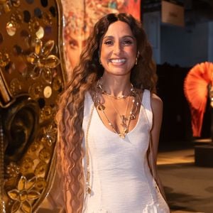Veja mais uma foto de Camila Pitanga no Rio Fashion Week 2026