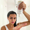 Brenda Tello, dermatologista, sobre o couro cabeludo: 'A pele dessa região, assim como a de outras partes do corpo, está exposta à poluição, a resíduos de produtos e à nossa própria oleosidade... por isso, é preciso fazer uma limpeza mais frequente'