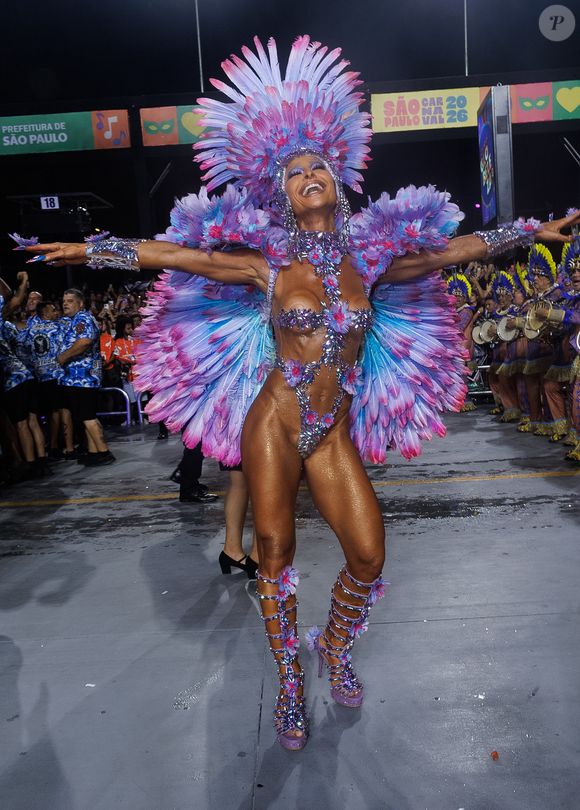 Sabrina Sato usou fantasia que representava a flor Protea no desfile de 2026 da Gaviões da Fiel