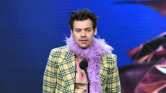 Adeus, Adidas Samba: os novos tênis tendência para 2026 são lavanda, já apareceram com Harry Styles e dão pitada de nostalgia em qualquer look