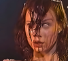 Hoje é 1º lugar mundial do Prime Video: em 1998, Mariana Ximenes, a Dora de 'Quem Ama Cuida', se uniu a Sandy em uma cena que recriou na TV Globo um clássico da literatura de terror lançado em meados de 1970