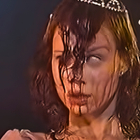 Hoje é 1º lugar mundial do Prime Video: em 1998, Mariana Ximenes, a Dora de 'Quem Ama Cuida', se uniu a Sandy em uma cena que recriou na TV Globo um clássico da literatura de terror lançado em meados de 1970