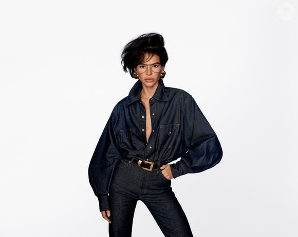 Bruna Marquezine protagoniza campanha da Ray-Ban com looks que transitam entre referências clássicas e tendências em alta no universo da moda