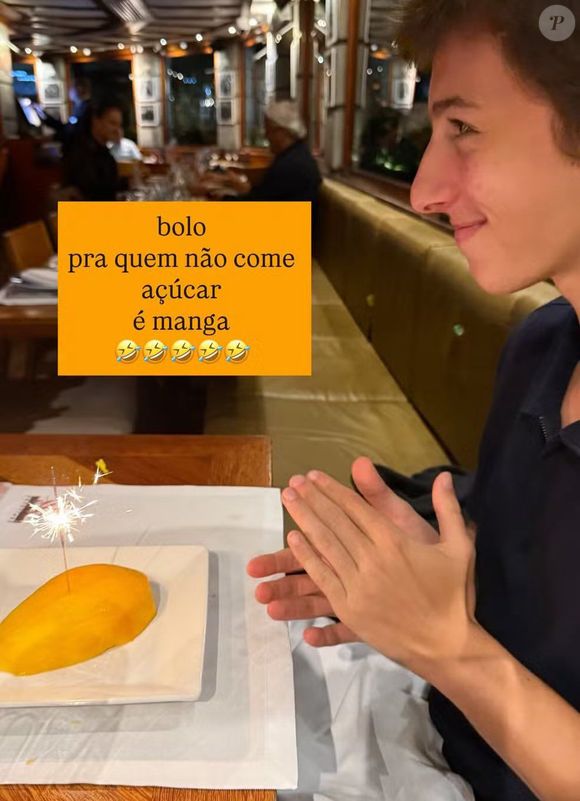 Filho de Carolina Dieckmmann ganhou bolo de fruta e recebeu críticas na web