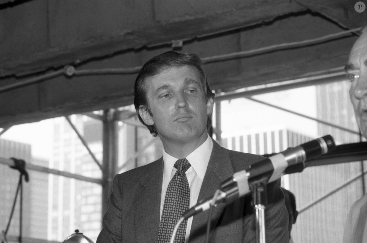 Foto: 1982: Donald Trump participa de um evento de inauguração da