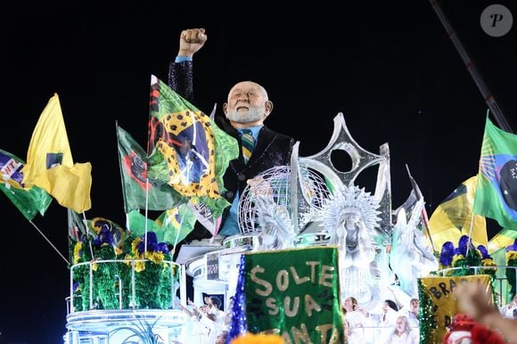 Carnaval 2026: Acadêmicos de Niterói está sendo acusada de propaganda eleitoral antecipada