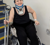Durante uma aula de ioga, Zoë notou pela primeira vez uma massa que descreveu como “maior que uma bola de golfe”. Em entrevista ao Daily Mail, ela contou que inicialmente atribuiu o caroço a uma distensão muscular.