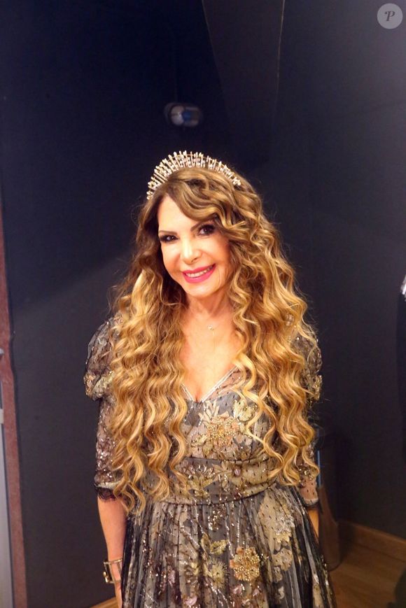 Nos últimos anos, Elba Ramalho apostou em alguns tratamentos estéticos sutis