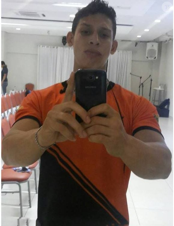 Ramon Dino começou a definir seu corpo nos anos seguintes