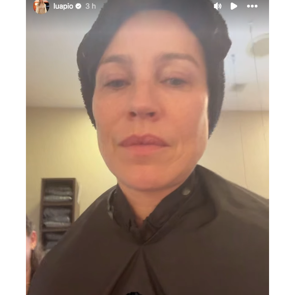 Na última sexta-feira 13), Luana Piovani surgiu de toalha na cabeça dizendo que iria raspar completamente os cabelos