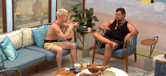 BBB 26: após Jonas reclamar de 'bonitofobia', Juliano Floss e Babu Santana debocham ao fumar