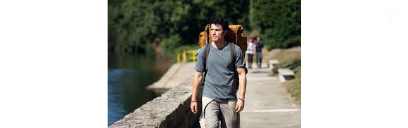 Estrelada por Álex González — conhecido por 'Toy Boy' e 'Vivir sin permiso' —, a trama também conta com Andrea Bosca, Verónica Echegui, Maria João Falcão, Alberto Jo Lee e outros nomes de peso