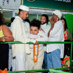 Flora Cruz se despediu do pai, Arlindo Cruz, no velório no Rio de Janeiro