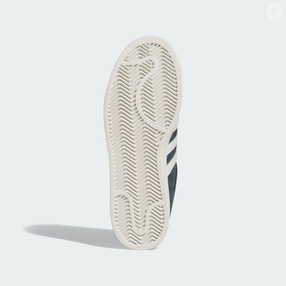 O design do Superstar II equilibra a herança da Adidas Originals com a funcionalidade proposta para o cotidiano, mantendo características que remetem ao clássico modelo da marca