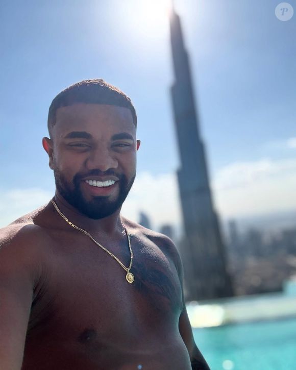 Neste sábado (26), Davi Brito revelou ter passado por uma cirurgia em uma publicação no seu Instagram