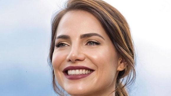 Adriana (Leticia Colin) terá uma grande fortuna deixada por Arthur em suas mãos