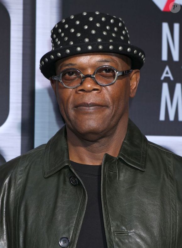 Com uma fortuna estimada em cerca de 250 milhões de dólares, Samuel L. Jackson construiu uma carreira que equilibra como ninguém o prestígio da crítica com o sucesso absoluto de bilheteria.