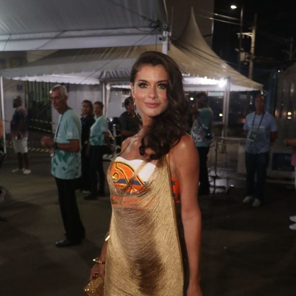 Alinne Moraes afirmou ter conseguido sair de relacionamento tóxico assim que notava a situação: 'Quando o cara tinha alguma atitude, eu já caía fora'