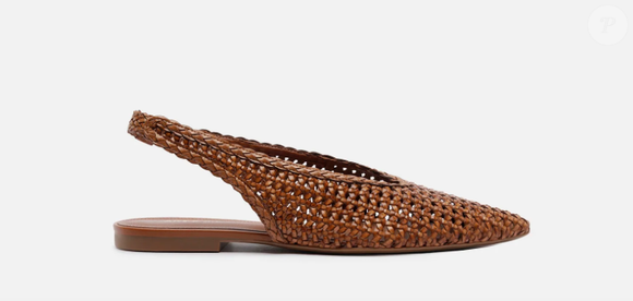 A sapatilha em tressê da Arezzo traz o estilo slingback com fechamento em elástico, garantindo mais praticidade na hora de calçar este sapato.
