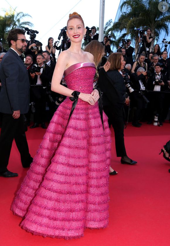 Marina Ruy Barbosa também ousou com longo vestido sem alças rodado e rosa no Festival de Cannes 2024