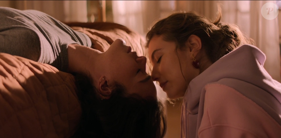 Bruna Marquezine e Alanis Guillen vivem Bia e Giovana em Amor da Minha Vida, romance que movimentou as redes sociais após a estreia dos novos episódios