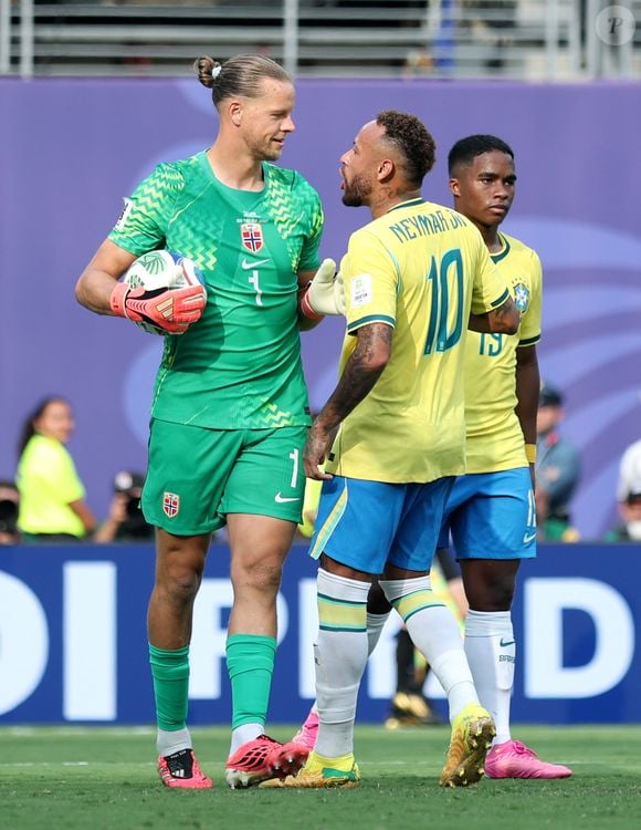 Um perfil fake do goleiro Ørjan Nyland viralizou após a eliminação do Brasil e levou até um famoso portal esportivo a cometer um erro