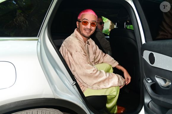 Responsável por agitar a festa, o DJ Felipe Mar foi mais irreverente em sua escolha de look