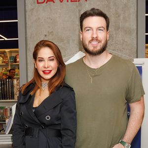 Maíra Cardi renovou votos de casamento com o Primo Rico recentemente