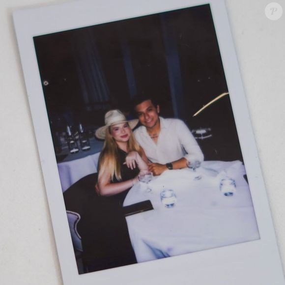 Por meio de seu perfil no Instagram, a atriz Sophia Valverde compartilhou com os internautas na web a notícia de que ficou noiva.