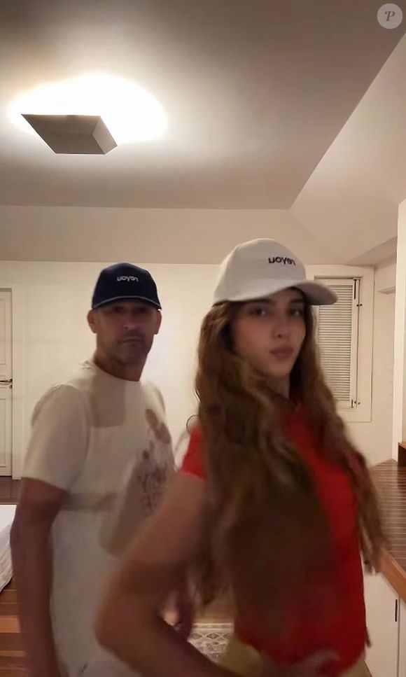 Sofia apareceu desfilando em um vídeo e agitou os internautas