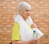 Nani Duran de Ascanio, professora de Pilates: 'Esta rotina de Pilates na cadeira e com uma toalha é perfeita para pessoas com mais de 60 anos'