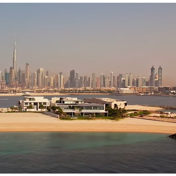 As mansões erguidas na Jumeirah Bay Island seguem um perfil reservado e ultraprivado, característica que atrai milionários e celebridades do mundo inteiro