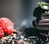 Segundo uma pesquisa revelada pelo cardiologista Aurelio Rojas, consumiam chocolate amargo mais de uma vez por semana apresentavam um risco até 18% menor de ataque cardíaco