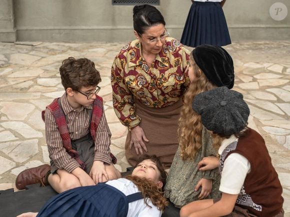 Bia Nunnes, a Marta de 'História de Amor', vive diretora de escola em 'Êta Mundo Melhor!'