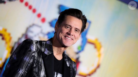 Fora das telinhas, Jim Carrey passou por transformações em seu visual nos últimos anos